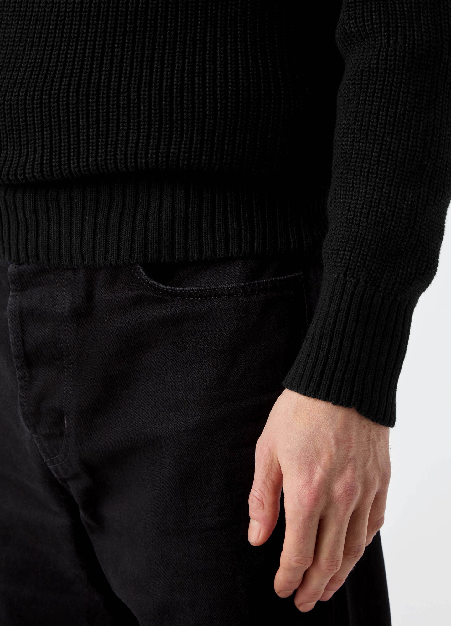 Bengt Raglan Sweater - Black | Berg & Berg